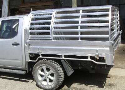 Crate c/w sliding gate
